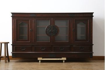 中古　美品!!　岩谷堂箪笥　美しい木目と存在感のある金具が目を惹くサイドボード(収納棚、戸棚、サイドキャビネット、ガラス戸棚、引き出し)(定価約100万円)(R-079668)