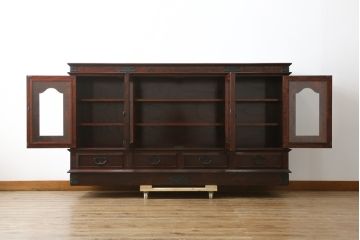 中古　美品!!　岩谷堂箪笥　美しい木目と存在感のある金具が目を惹くサイドボード(収納棚、戸棚、サイドキャビネット、ガラス戸棚、引き出し)(定価約100万円)(R-079668)