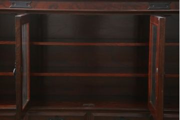 中古　美品!!　岩谷堂箪笥　美しい木目と存在感のある金具が目を惹くサイドボード(収納棚、戸棚、サイドキャビネット、ガラス戸棚、引き出し)(定価約100万円)(R-079668)