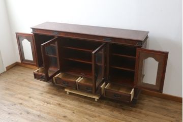 中古　美品!!　岩谷堂箪笥　美しい木目と存在感のある金具が目を惹くサイドボード(収納棚、戸棚、サイドキャビネット、ガラス戸棚、引き出し)(定価約100万円)(R-079668)