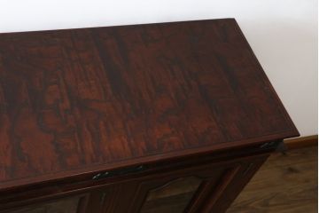 中古　美品!!　岩谷堂箪笥　美しい木目と存在感のある金具が目を惹くサイドボード(収納棚、戸棚、サイドキャビネット、ガラス戸棚、引き出し)(定価約100万円)(R-079668)