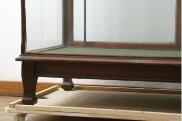 イギリスアンティーク　シンプルなデザインが取り入れやすいカウンターガラスケース(Gケース、ショーケース、ディスプレイケース、コレクションケース、飾り棚、収納棚、戸棚、陳列棚、店舗什器、英国)(R-079669)