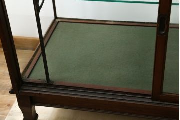 イギリスアンティーク　シンプルなデザインが取り入れやすいカウンターガラスケース(Gケース、ショーケース、ディスプレイケース、コレクションケース、飾り棚、収納棚、戸棚、陳列棚、店舗什器、英国)(R-079669)
