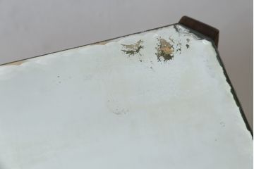 イタリアビンテージ　鏡張りでエレガントなデザインが目を引くサイドテーブル(ナイトテーブル、エンドテーブル、コンソールテーブル、電話台、飾り台、花台、ヴィンテージ)(R-079671)