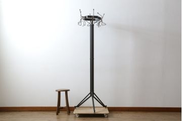 イタリアビンテージ　Lloyd's Antiques(ロイズ・アンティークス)取り扱い　真鍮とアイアンのスタイリッシュなハットスタンド(ポールハンガー、洋服掛け、ハンガーラック、店舗什器、ヴィンテージ)(R-079672)