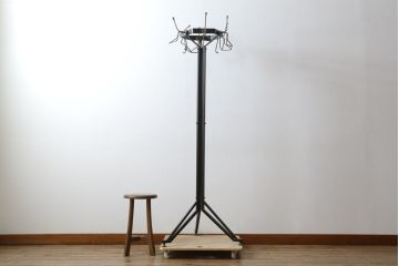 イタリアビンテージ　Lloyd's Antiques(ロイズ・アンティークス)取り扱い　真鍮とアイアンのスタイリッシュなハットスタンド(ポールハンガー、洋服掛け、ハンガーラック、店舗什器、ヴィンテージ)(R-079672)