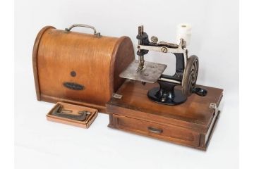 LEAD(リード)　Lead Machine　手回し　小振り　レトロな佇まいのミシン(小型、卓上、ハンドクラフト、手工芸、収納ケース付き)(R-079676)
