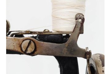 LEAD(リード)　Lead Machine　手回し　小振り　レトロな佇まいのミシン(小型、卓上、ハンドクラフト、手工芸、収納ケース付き)(R-079676)
