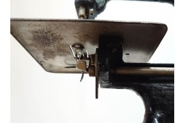 LEAD(リード)　Lead Machine　手回し　小振り　レトロな佇まいのミシン(小型、卓上、ハンドクラフト、手工芸、収納ケース付き)(R-079676)