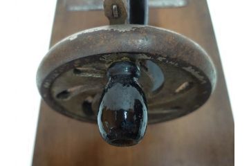 LEAD(リード)　Lead Machine　手回し　小振り　レトロな佇まいのミシン(小型、卓上、ハンドクラフト、手工芸、収納ケース付き)(R-079676)