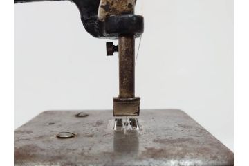 LEAD(リード)　Lead Machine　手回し　小振り　レトロな佇まいのミシン(小型、卓上、ハンドクラフト、手工芸、収納ケース付き)(R-079676)
