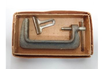 LEAD(リード)　Lead Machine　手回し　小振り　レトロな佇まいのミシン(小型、卓上、ハンドクラフト、手工芸、収納ケース付き)(R-079676)