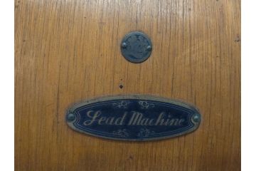 LEAD(リード)　Lead Machine　手回し　小振り　レトロな佇まいのミシン(小型、卓上、ハンドクラフト、手工芸、収納ケース付き)(R-079676)