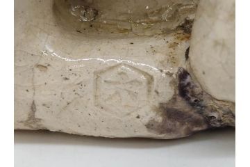 明治期　時代物　清水六兵衛　京焼　在銘作家物　犬の微笑ましい表情に心が癒される香炉(イヌ、仏具、茶道具、裏印、外箱付き)(R-079683)