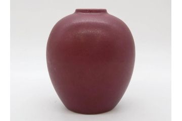 陶雅堂　辰砂　趣ある深紅色が目を引く壷(小森忍、中国、大連、壺、つぼ、花器、花入、花生、共箱付き、裏印、中国美術)(R-079684)