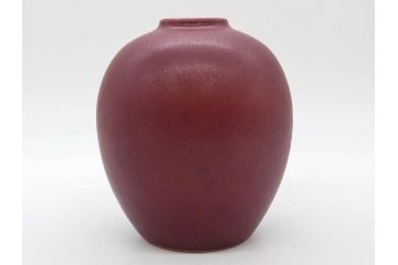 陶雅堂　辰砂　趣ある深紅色が目を引く壷(小森忍、中国、大連、壺、つぼ、花器、花入、花生、共箱付き、裏印、中国美術)(R-079684)