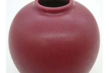 陶雅堂　辰砂　趣ある深紅色が目を引く壷(小森忍、中国、大連、壺、つぼ、花器、花入、花生、共箱付き、裏印、中国美術)(R-079684)
