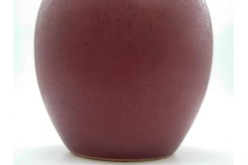 陶雅堂　辰砂　趣ある深紅色が目を引く壷(小森忍、中国、大連、壺、つぼ、花器、花入、花生、共箱付き、裏印、中国美術)(R-079684)