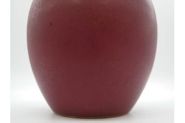 陶雅堂　辰砂　趣ある深紅色が目を引く壷(小森忍、中国、大連、壺、つぼ、花器、花入、花生、共箱付き、裏印、中国美術)(R-079684)