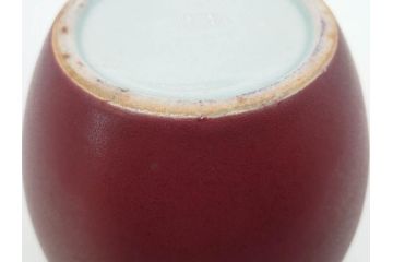 陶雅堂　辰砂　趣ある深紅色が目を引く壷(小森忍、中国、大連、壺、つぼ、花器、花入、花生、共箱付き、裏印、中国美術)(R-079684)