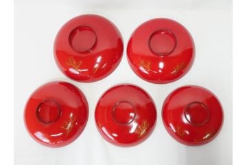 明治3年　朱塗　金蒔絵　漆器　木製　五ツ組　雅な雰囲気漂う大盃5点セット(松、牡丹、花、風景、漆芸、杯、酒器、和食器、共箱付き)(R-079685)