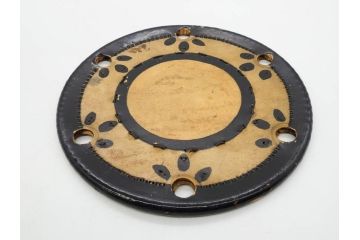 時代物　雅な花のデザインが美しい小鼓(菊、梅、花、金蒔絵、漆、つづみ、鼓胴、革一組2枚、調緒、横調べ、縦調べ、小締、和楽器、打楽器、雅楽、能楽)(R-079689)