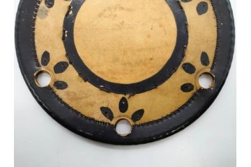 時代物　雅な花のデザインが美しい小鼓(菊、梅、花、金蒔絵、漆、つづみ、鼓胴、革一組2枚、調緒、横調べ、縦調べ、小締、和楽器、打楽器、雅楽、能楽)(R-079689)
