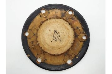 時代物　雅な花のデザインが美しい小鼓(菊、梅、花、金蒔絵、漆、つづみ、鼓胴、革一組2枚、調緒、横調べ、縦調べ、小締、和楽器、打楽器、雅楽、能楽)(R-079689)