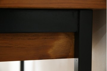 イタリアビンテージ　チーク材　Lloyd's Antiques(ロイズ・アンティークス)取り扱い　収納付き　おしゃれなモダンデザインのデスク　(R-079699)