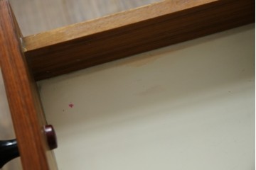 イタリアビンテージ　チーク材　Lloyd's Antiques(ロイズ・アンティークス)取り扱い　収納付き　おしゃれなモダンデザインのデスク　(R-079699)