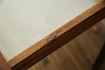 イタリアビンテージ　チーク材　Lloyd's Antiques(ロイズ・アンティークス)取り扱い　収納付き　おしゃれなモダンデザインのデスク　(R-079699)