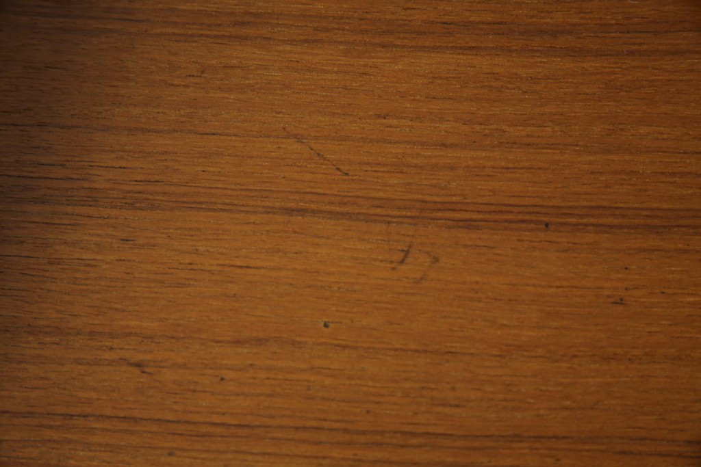 イタリアビンテージ　チーク材　Lloyd's Antiques(ロイズ・アンティークス)取り扱い　収納付き　おしゃれなモダンデザインのデスク　(R-079699)