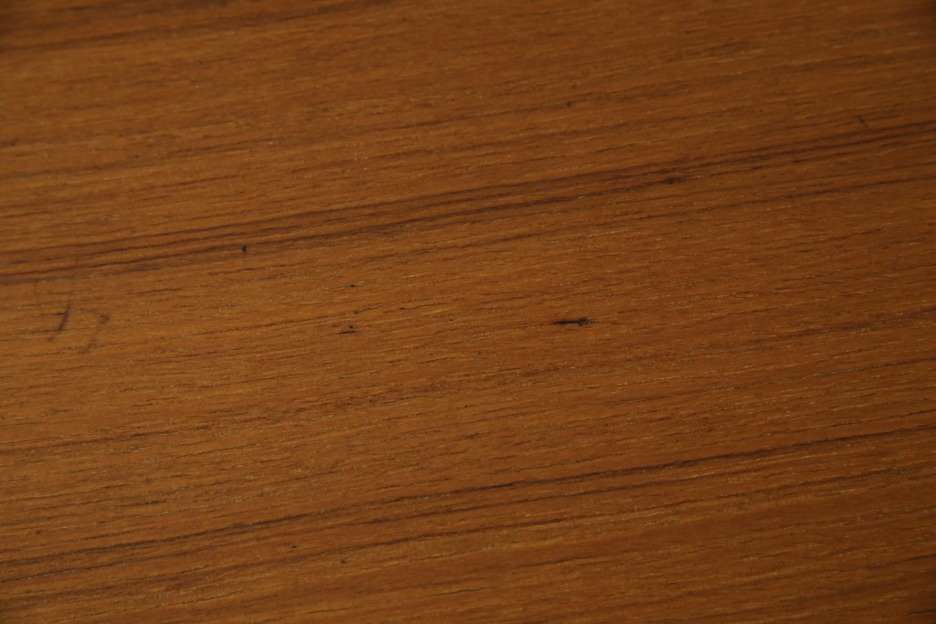 イタリアビンテージ　チーク材　Lloyd's Antiques(ロイズ・アンティークス)取り扱い　収納付き　おしゃれなモダンデザインのデスク　(R-079699)