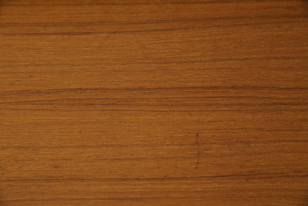 イタリアビンテージ　チーク材　Lloyd's Antiques(ロイズ・アンティークス)取り扱い　収納付き　おしゃれなモダンデザインのデスク　(R-079699)