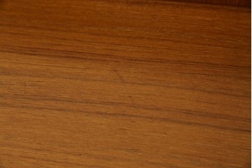 イタリアビンテージ　チーク材　Lloyd's Antiques(ロイズ・アンティークス)取り扱い　収納付き　おしゃれなモダンデザインのデスク　(R-079699)