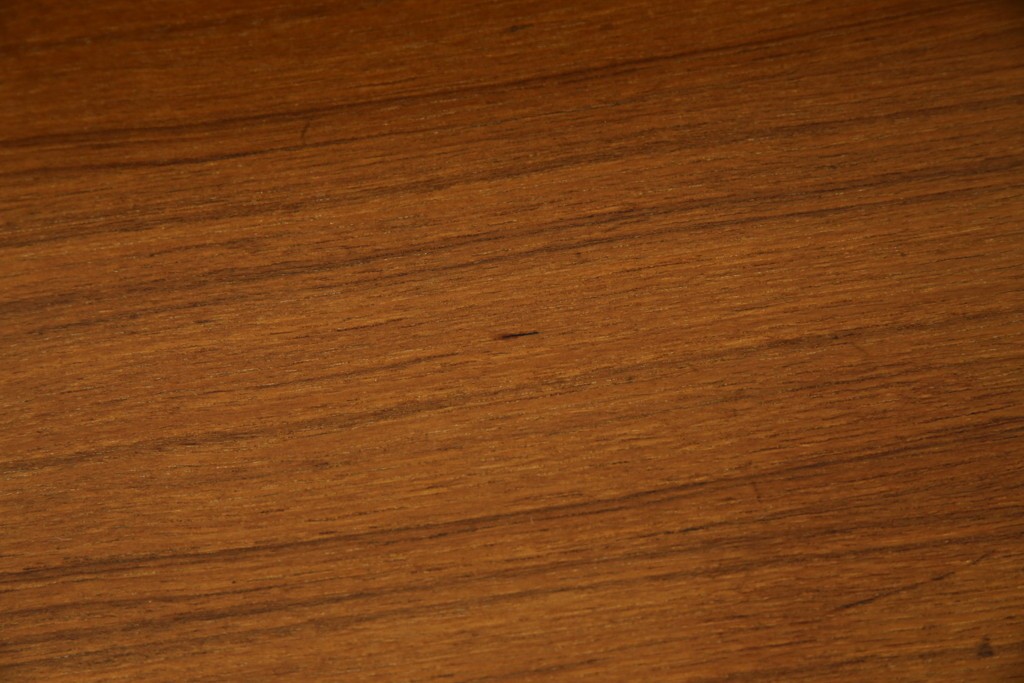 イタリアビンテージ　チーク材　Lloyd's Antiques(ロイズ・アンティークス)取り扱い　収納付き　おしゃれなモダンデザインのデスク　(R-079699)