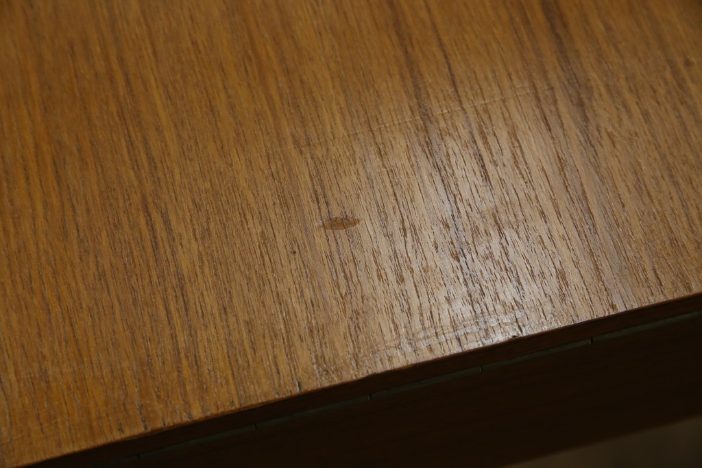 イタリアビンテージ　チーク材　Lloyd's Antiques(ロイズ・アンティークス)取り扱い　収納付き　おしゃれなモダンデザインのデスク　(R-079699)