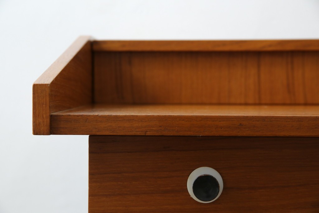 イタリアビンテージ　チーク材　Lloyd's Antiques(ロイズ・アンティークス)取り扱い　収納付き　おしゃれなモダンデザインのデスク　(R-079699)