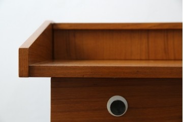 イタリアビンテージ　チーク材　Lloyd's Antiques(ロイズ・アンティークス)取り扱い　収納付き　おしゃれなモダンデザインのデスク　(R-079699)