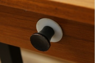 イタリアビンテージ　チーク材　Lloyd's Antiques(ロイズ・アンティークス)取り扱い　収納付き　おしゃれなモダンデザインのデスク　(R-079699)