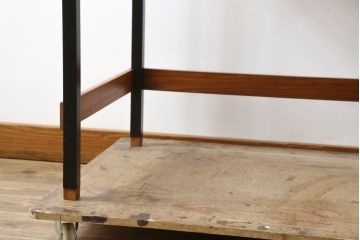 イタリアビンテージ　チーク材　Lloyd's Antiques(ロイズ・アンティークス)取り扱い　収納付き　おしゃれなモダンデザインのデスク(ワークデスク、平机、作業台、在宅用、在宅ワーク用、ヴィンテージ)(R-079699)