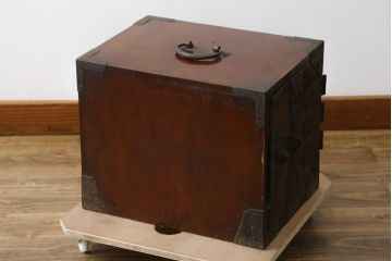 和製アンティーク　江戸〜明治　ケヤキ材　重厚な金具が目を引く酒田船箪笥(掛硯型、舟箪笥、小箪笥、小物収納、引き出し)(R-079700)