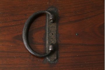和製アンティーク　江戸〜明治　ケヤキ材　重厚な金具が目を引く酒田船箪笥(掛硯型、舟箪笥、小箪笥、小物収納、引き出し)(R-079700)
