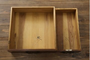 和製アンティーク　前面欅(ケヤキ)材　角手引き手　上質な錠前金具の関西時代箪笥ローボード(関西箪笥、和たんす、収納タンス、整理箪笥、引き出し、サイドボード、テレビ台、TV台、TVボード)(R-079703)