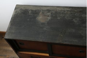 和製アンティーク　前面欅(ケヤキ)材　角手引き手　上質な錠前金具の関西時代箪笥ローボード(関西箪笥、和たんす、収納タンス、整理箪笥、引き出し、サイドボード、テレビ台、TV台、TVボード)(R-079703)