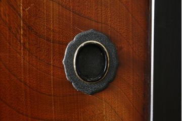 和製アンティーク　前面欅(ケヤキ)材　角手引き手　上質な錠前金具の関西時代箪笥ローボード(関西箪笥、和たんす、収納タンス、整理箪笥、引き出し、サイドボード、テレビ台、TV台、TVボード)(R-079703)