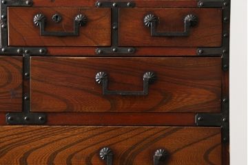 和製アンティーク　前面欅(ケヤキ)材　角手引き手　上質な錠前金具の関西時代箪笥ローボード(関西箪笥、和たんす、収納タンス、整理箪笥、引き出し、サイドボード、テレビ台、TV台、TVボード)(R-079703)