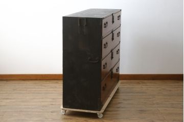 和製アンティーク　前面欅(ケヤキ)材　角手引き手　上質な錠前金具の関西時代箪笥サイドチェスト(関西箪笥、和たんす、衣装タンス、収納箪笥、整理箪笥、引き出し、サイドボード)(R-079704)