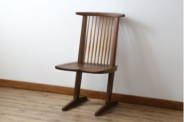 和製ビンテージ　美品　ジョージナカシマ　コノイドチェア(CONOID CHAIR)　CN101　スタイリッシュな佇まいのサイドチェア(ジョージ・ナカシマ、板座チェア、ダイニングチェア、椅子、イス、ヴィンテージ)(R-079710)