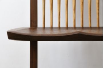 和製ビンテージ　美品　ジョージナカシマ　コノイドチェア(CONOID CHAIR)　CN101　スタイリッシュな佇まいのサイドチェア(ジョージ・ナカシマ、板座チェア、ダイニングチェア、椅子、イス、ヴィンテージ)(R-079710)